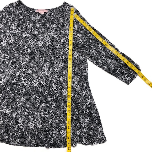 In Every Story | Black & Gray Print Top with Pleats | 1X - Picture 16 of 16